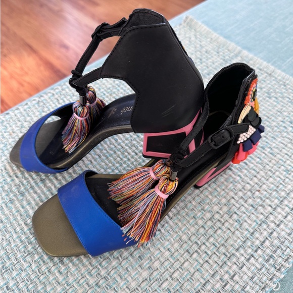 Lara Conte Beaded Bird Ruffel Comfortable Chunky
Heel Sandals - Picture 6 of 8